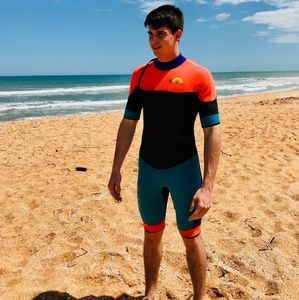 Meet your Posher, Amos